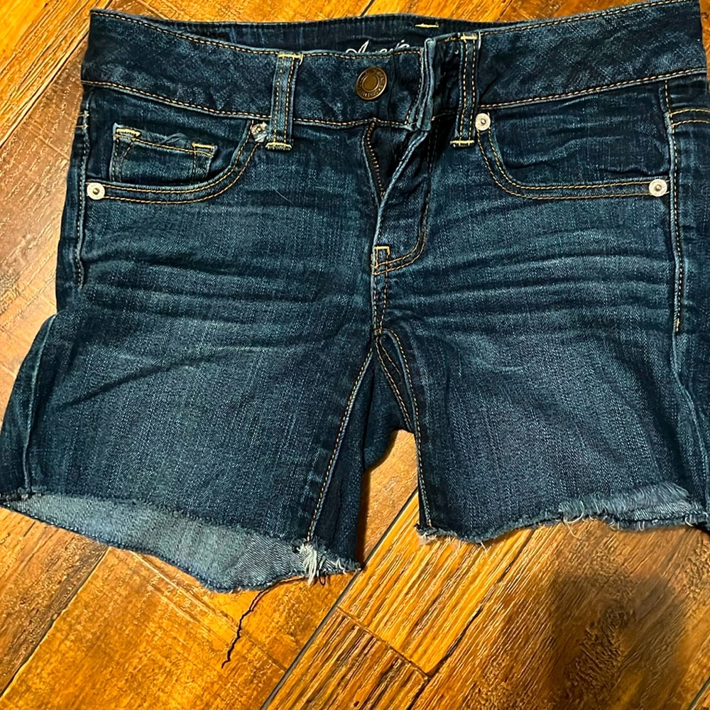 American Eagle Sz 2 cutoffs